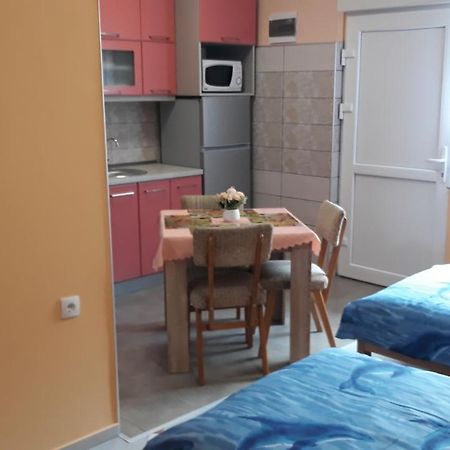 Andi Apartman Pacir Экстерьер фото